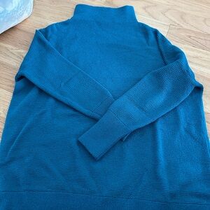 Chelsea & Theodore woman Teal Turtleneck Sweater